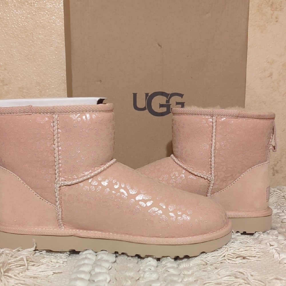 UGG NIB Pink Sparkle Snow Leopard Boots 8